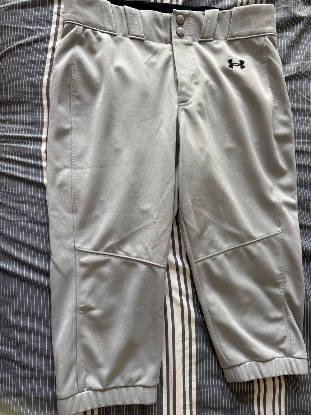 Under Armour Light Gray Baseball/Softball Pants Knicker length- adult medium